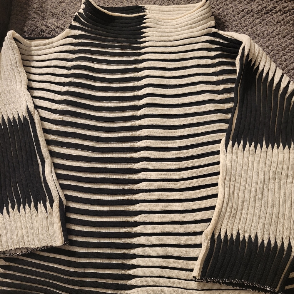 3D Stripe Knit Sweater ISSEY MIYAKE womans size 2